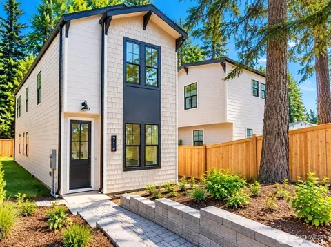 9210 116th Ave NE, Kirkland, WA 98033