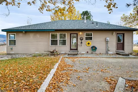 26 Running Well Ln, Omak, WA 98841