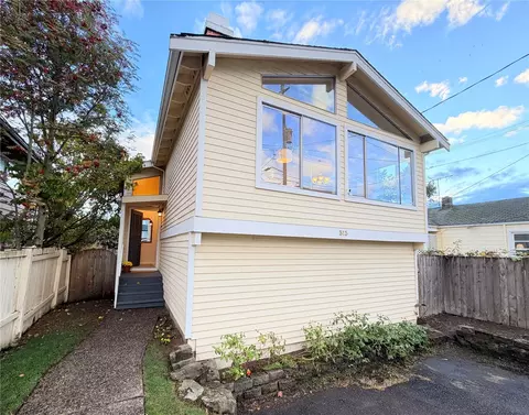 313 N 103rd St, Seattle, WA 98133