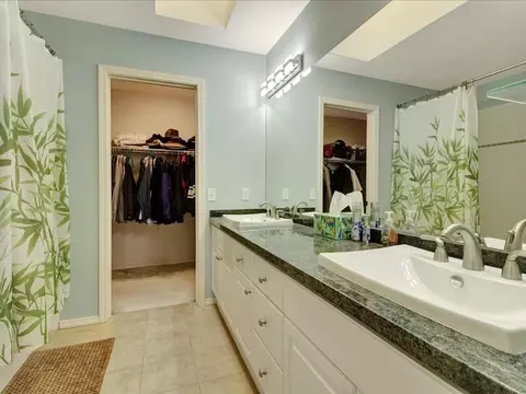 Bath - 710 228th St SW #203, Bothell, WA 98021 photo 1 of 2