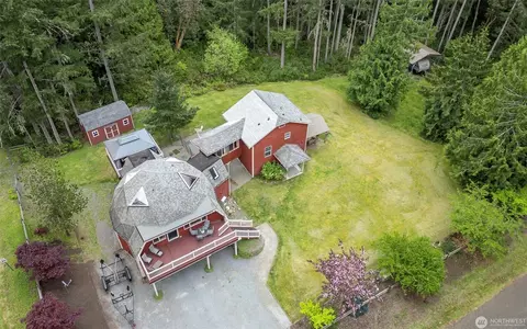 9203 Kootenai Dr, Anderson Island, WA 98303