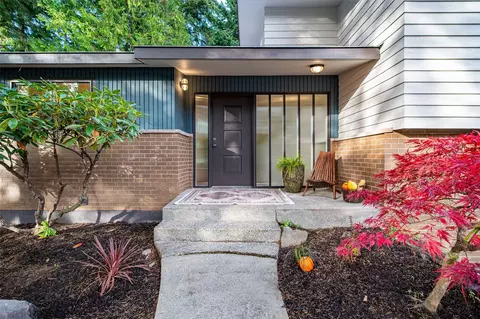 5210 NE 190th St, Lake Forest Park, WA 98155