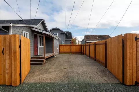 Exterior - 1918 Baker Ave #B, Everett, WA 98201 photo 3 of 3