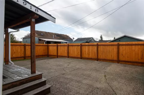 Exterior - 1918 Baker Ave #B, Everett, WA 98201 photo 2 of 3