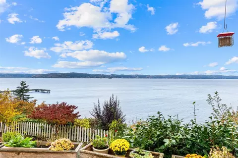 1717 Markham Ave NE, Tacoma, WA 98422