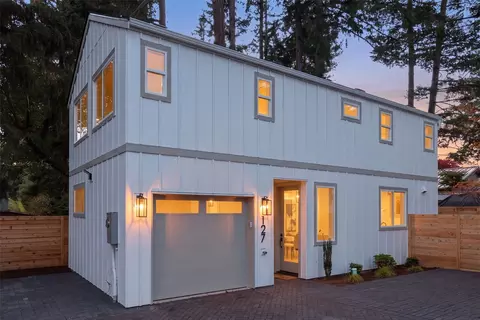 127 N 136th St, Seattle, WA 98133