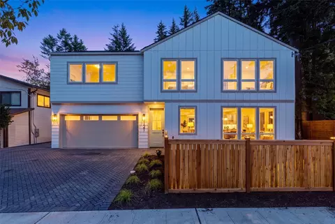 121 N 136th St, Seattle, WA 98133