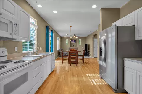 Kitchen - 19615 SE 30th Way, Camas, WA 98607 photo 2 of 3
