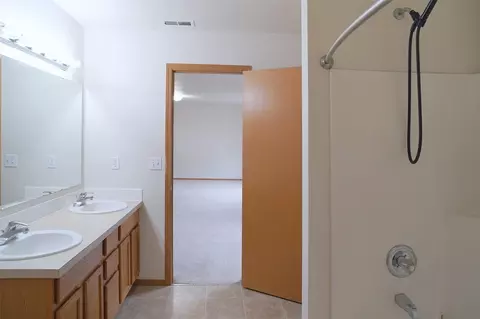 Bath - 1429 203rd St E, Spanaway, WA 98387 photo 3 of 4