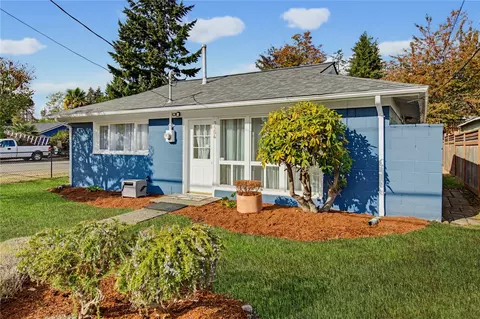 3504 NE 6th St, Renton, WA 98056