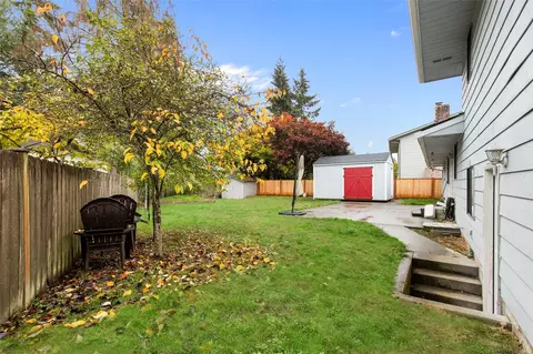 Exterior - 9116 10th Ave SE, Everett, WA 98208 photo 5 of 9