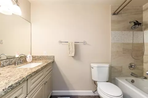 Bath - 9116 10th Ave SE, Everett, WA 98208 photo 2 of 2