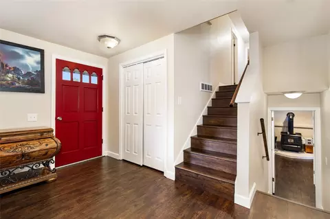 Entry Way - 9116 10th Ave SE, Everett, WA 98208 photo 2 of 2
