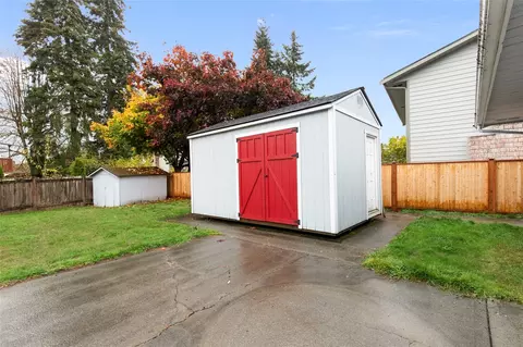 Exterior - 9116 10th Ave SE, Everett, WA 98208 photo 7 of 9