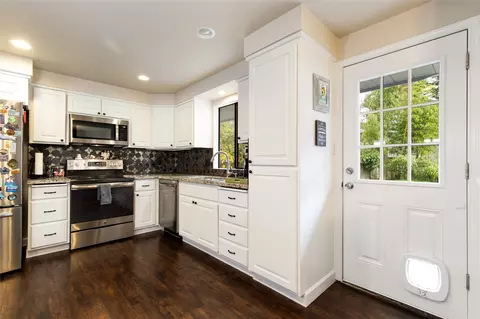 Kitchen - 9116 10th Ave SE, Everett, WA 98208 photo 4 of 5