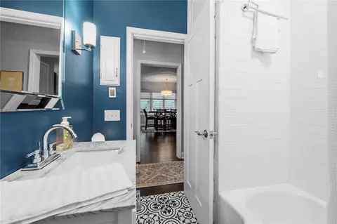 Bath - 2306 Pine St, Everett, WA 98201 photo 3 of 3
