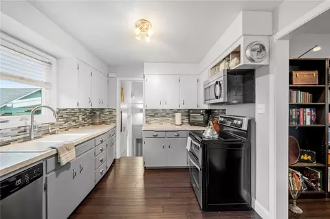 Kitchen - 2306 Pine St, Everett, WA 98201 photo 2 of 5