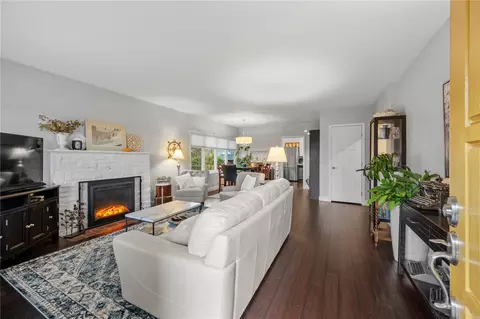 Living - 2306 Pine St, Everett, WA 98201 photo 1 of 4