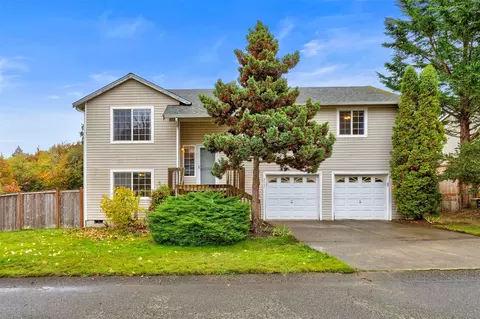 2137 Kelp Pl E, Port Orchard, WA 98366