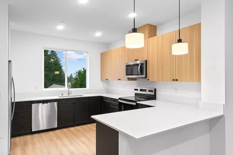 1421 SW 111th Ln, Seattle, WA 98164