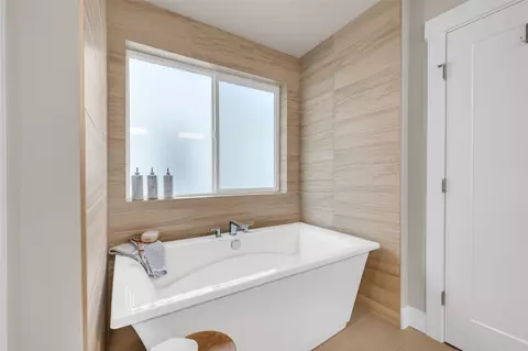 Bath - 22323 9th Dr SE #23-S, Bothell, WA 98021 photo 2 of 5
