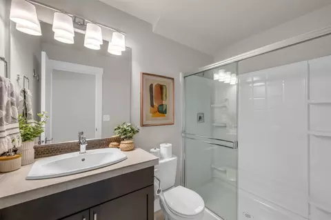 Bath - 22323 9th Dr SE #23-S, Bothell, WA 98021 photo 3 of 5