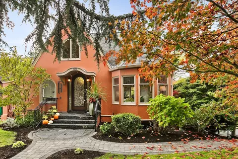 3639 Magnolia Blvd W, Seattle, WA 98199