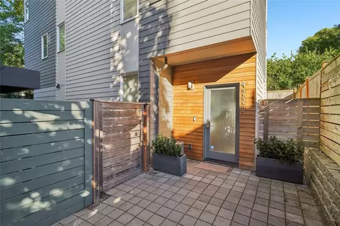 4220 6th Ave NW, Seattle, WA 98107