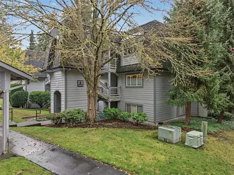 9912 NE 142nd Pl #B 302, Kirkland, WA 98034