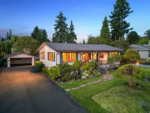 916 18th Ave W, Kirkland, WA 98033