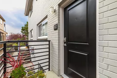 2818 NW 56th St #302, Seattle, WA 98107