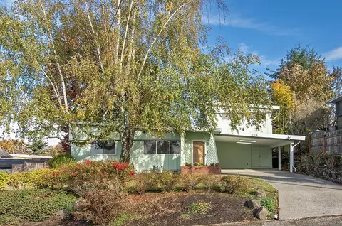 2214 NE 7th St, Renton, WA 98056