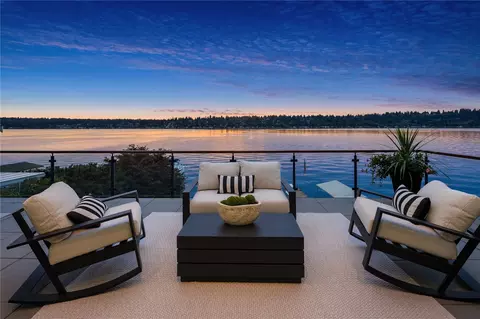 13031 Holmes Point Dr NE, Kirkland, WA 98034
