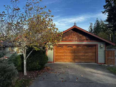 1304 Rosecrans St, Port Townsend, WA 98368