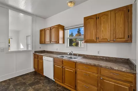 Kitchen - 2427 Monroe Ave, Everett, WA 98203 photo 3 of 6
