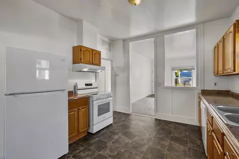 Kitchen - 2427 Monroe Ave, Everett, WA 98203 photo 1 of 6