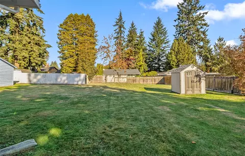 Exterior - 2427 Monroe Ave, Everett, WA 98203 photo 4 of 8