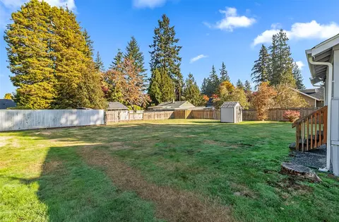 Exterior - 2427 Monroe Ave, Everett, WA 98203 photo 6 of 8