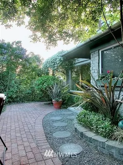 2108 N 87th St, Seattle, WA 98103 photo 1