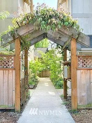 2207 E James St, Seattle, WA 98122 photo 1