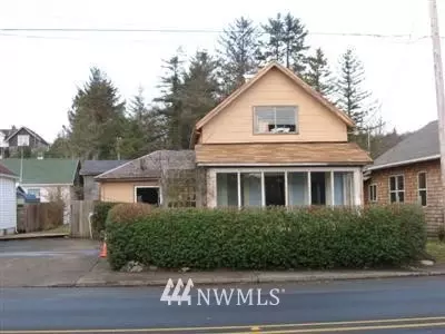 712 Spruce St, Ilwaco, WA 98624 photo 1