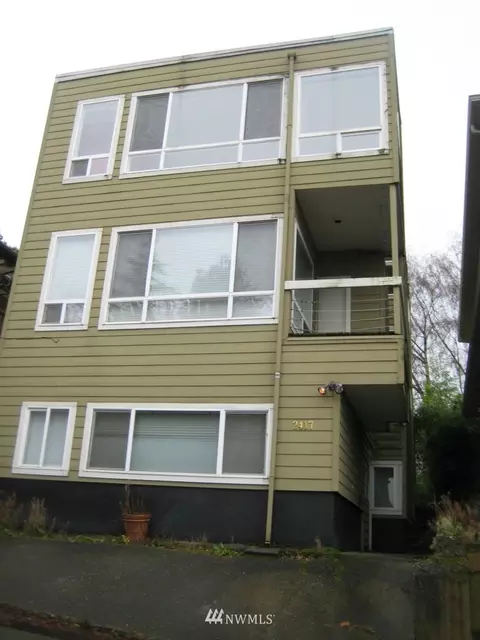 2417 11th Ave E, Seattle, WA 98102 photo 1