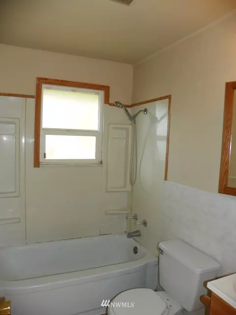 314 E Pine St, Centralia, WA 98531 photo 8