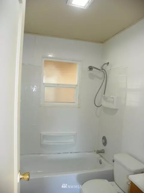 314 E Pine St, Centralia, WA 98531 photo 3