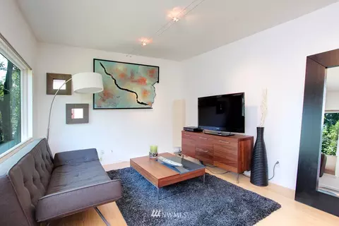 603 26 Ave E, Seattle, WA 98112 photo 2