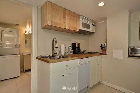1211 E Howell St, Seattle, WA 98122 photo 13