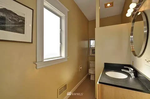 1211 E Howell St, Seattle, WA 98122 photo 5