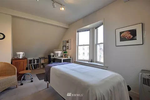 1211 E Howell St, Seattle, WA 98122 photo 8