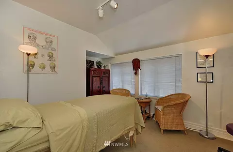 1211 E Howell St, Seattle, WA 98122 photo 9