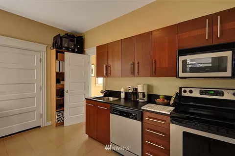 1211 E Howell St, Seattle, WA 98122 photo 4